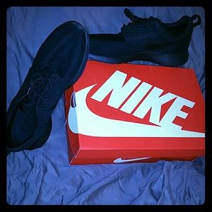 Size 12 Nike Roshe One Sneakers